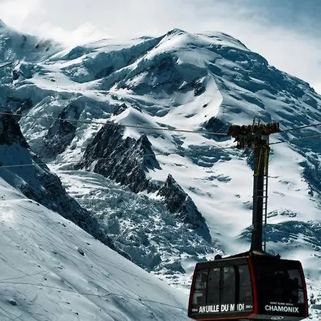 Clos Savoy - New Close To Center & Free Parking - By Cozee